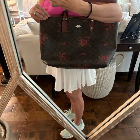 COACH Flower Reversible City Tote ๐ธ๐บ๐ธ๐บ - Picture 5 of 12